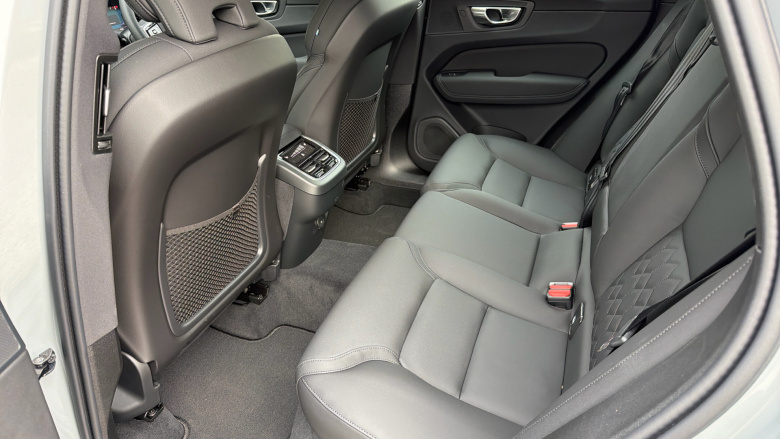 Volvo XC60 2.0 B5P Plus Dark 5dr AWD Geartronic Petrol Estate